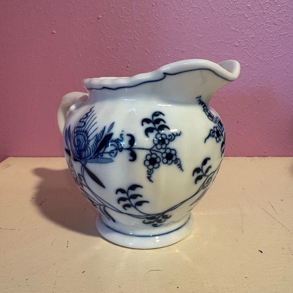 Vintage GUC * Blue Danube White Floral Print Ceramic Creamer Pitcher Retro Find - Picture 2 of 7